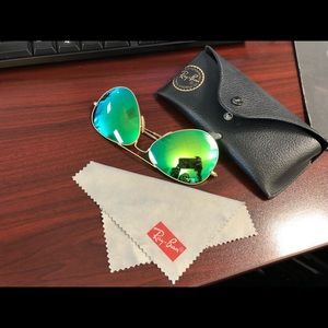 Ray Ban classic aviators- green. Great condition